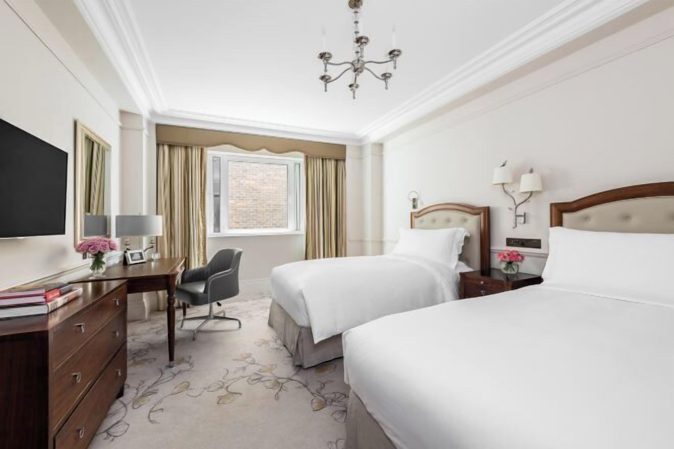 Allergitestet sengetøy, minibar, safe på rommet og skrivebord