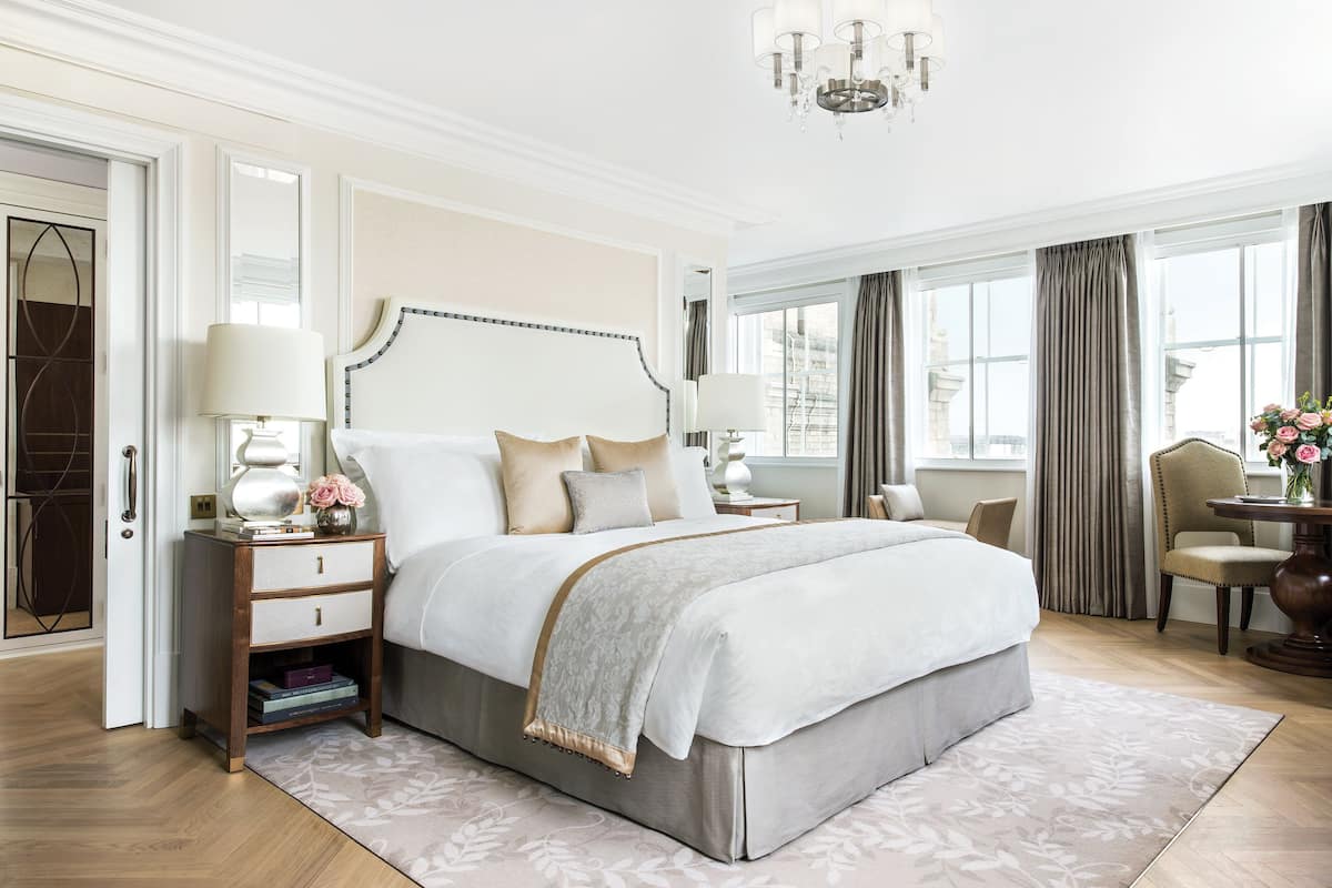 Hypo-allergenic bedding, minibar, in-room safe, desk