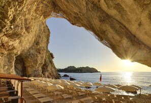 Private beach, sun-loungers, beach umbrellas, beach towels