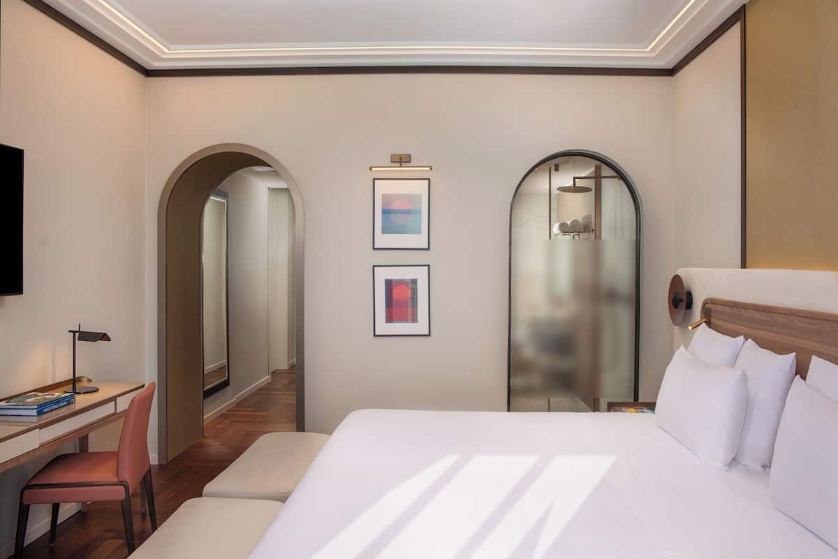 1 bedroom, premium bedding, down duvets, minibar