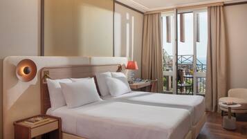 Habitación Premium con 2 camas individuales, vista al jardín | 1 habitación, ropa de cama de alta calidad, edredón y minibar