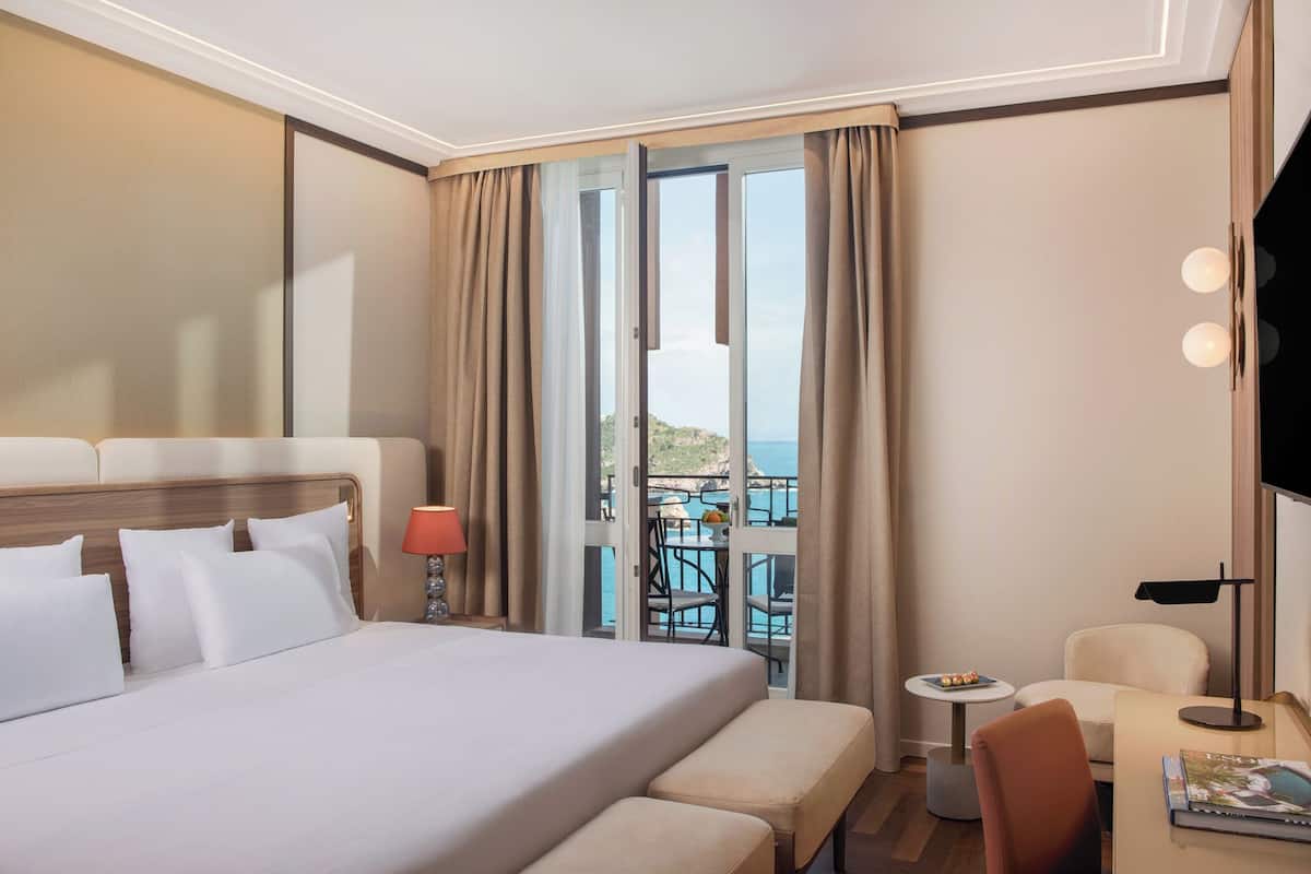 1 bedroom, premium bedding, down comforters, minibar