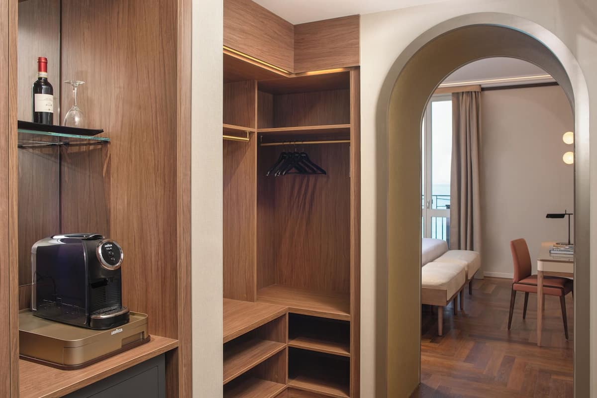 1 bedroom, premium bedding, down comforters, minibar