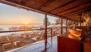 Private beach, sun-loungers, beach umbrellas, beach towels