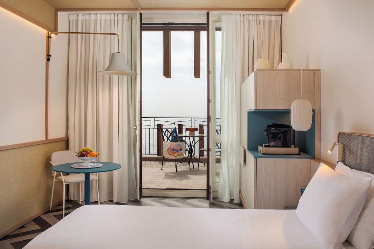 1 bedroom, premium bedding, down comforters, minibar