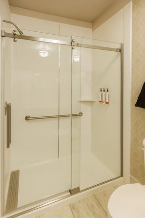 Room, 1 King Bed | Bathroom shower - Carlyle Hotel (Campbell)
