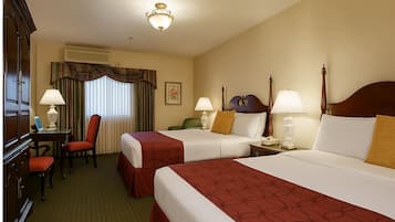 Quarto, 2 camas Queen | Individualmente mobiliados, escrivaninha