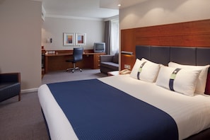 Minibar, in-room safe, desk, iron/ironing board