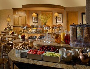 Free daily buffet breakfast