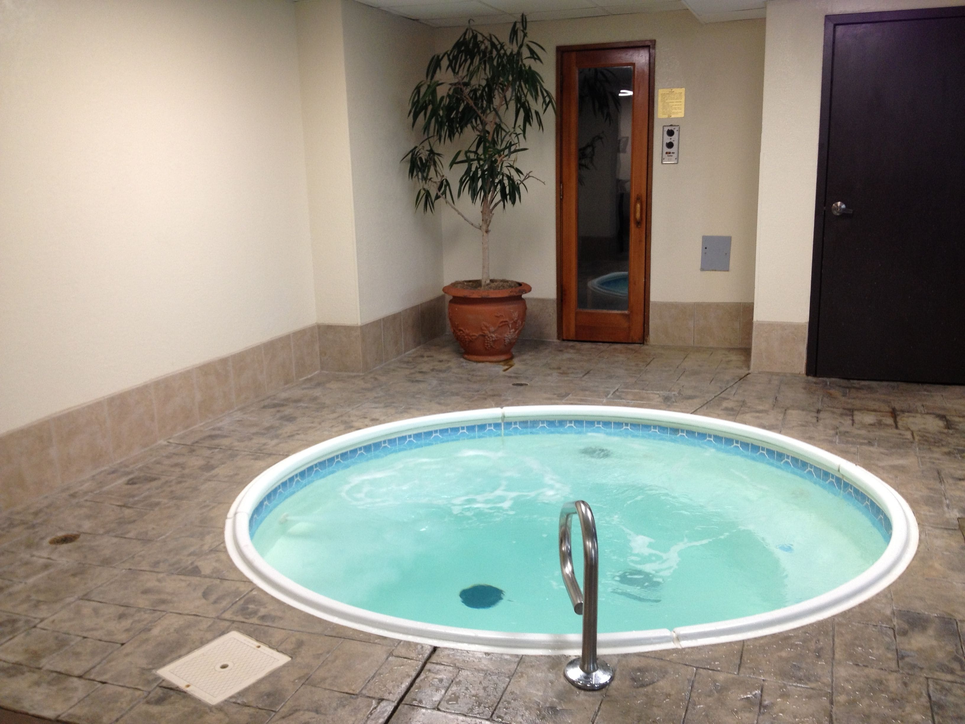 indoor spa tub