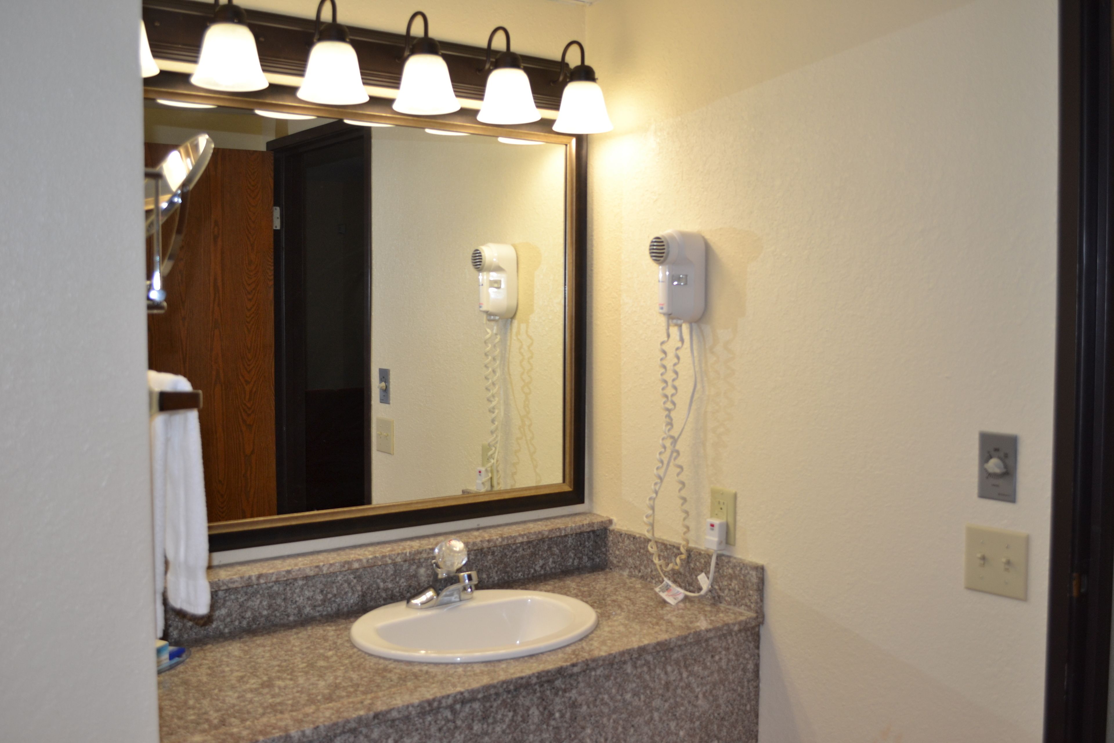 combined shower/bathtub, free toiletries, hair dryer, towels