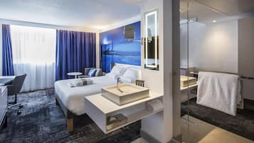 Executive Room, 1 Queen Bed | Premium bedding, minibar, in-room safe, blackout drapes