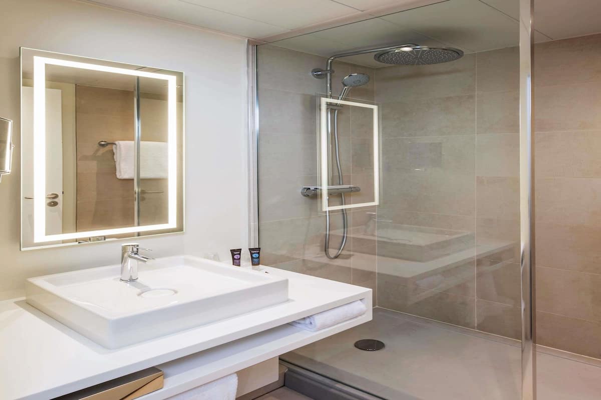 Premium bedding, minibar, in-room safe, blackout curtains