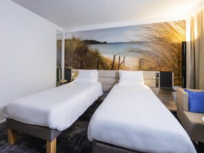 Classic Room, 2 Twin Beds | Premium bedding, minibar, in-room safe, blackout drapes