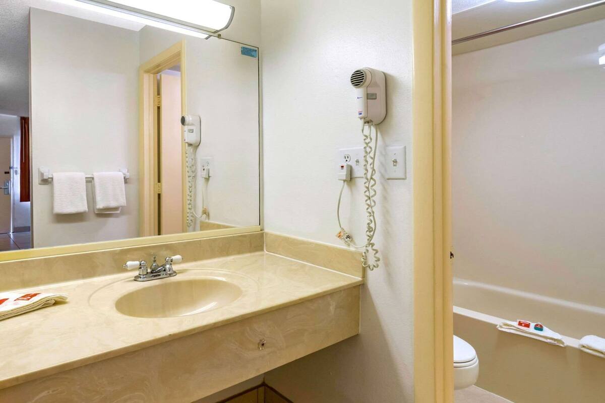 Bathroom | Hair dryer, towels