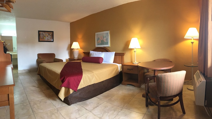 Econo Lodge North