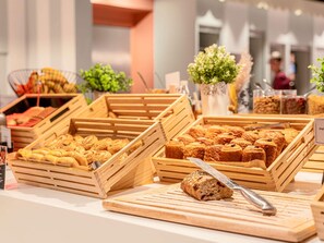 Daily buffet breakfast (EUR 13.9 per person) - Hotel ibis Lille Centre Gares (Lille)