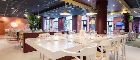 Breakfast, lunch, dinner served; French cuisine