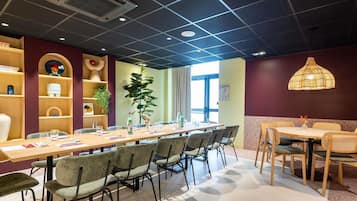 Breakfast, lunch, dinner served; French cuisine