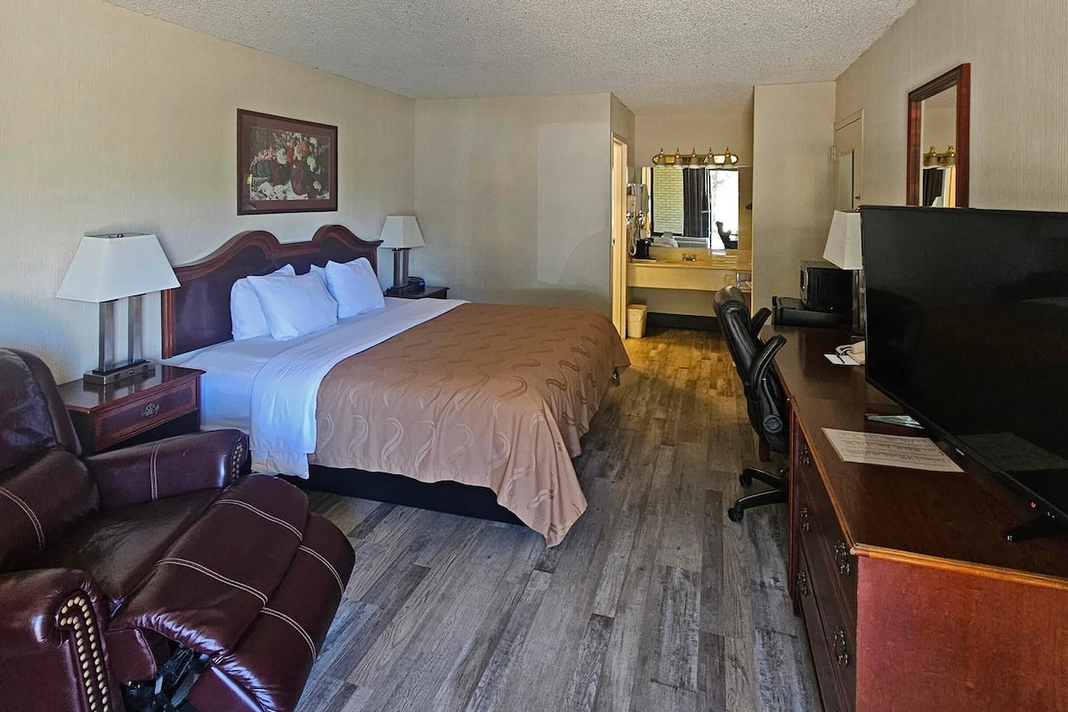 Premium bedding, pillowtop beds, desk, blackout drapes