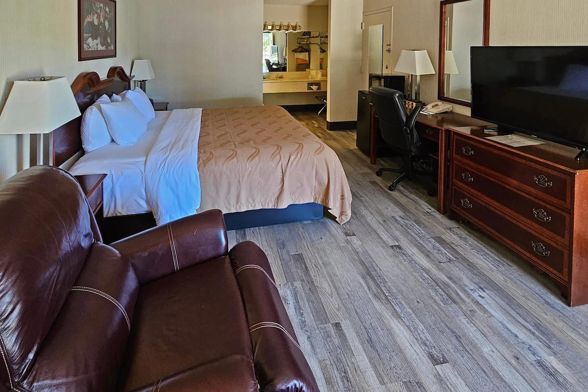 Premium bedding, pillowtop beds, desk, blackout drapes