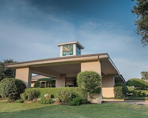 Exterior - Quality Inn Ennis (Ennis)