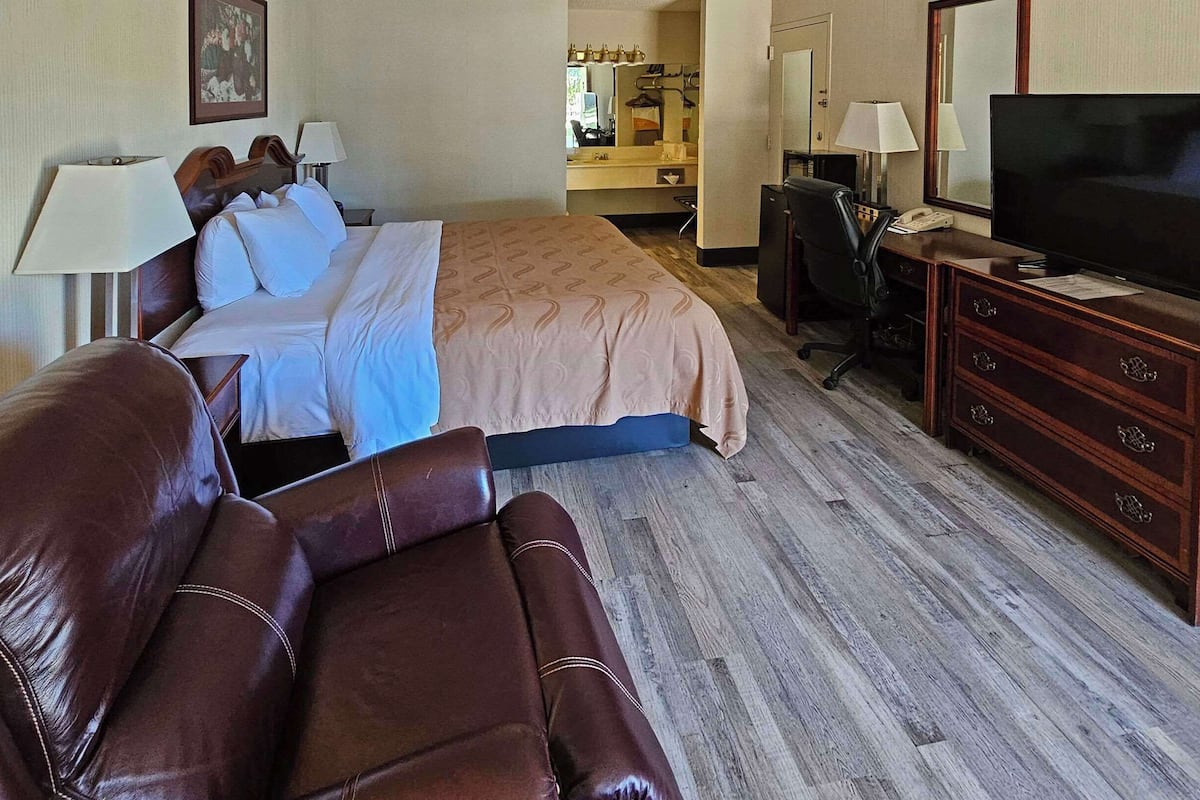 Premium bedding, pillowtop beds, desk, blackout drapes