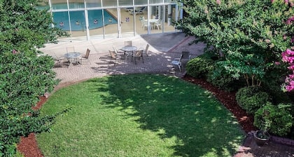Quality Suites Lake Wright - Norfolk Airport