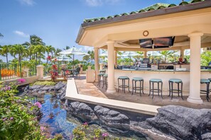 Bar (on property) - Grand Hyatt Kauai Resort and Spa (Koloa)