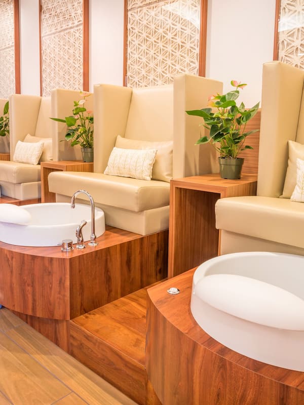 Salas de tratamiento para parejas, sauna y tina de hidromasaje