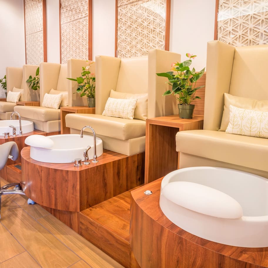 Couples treatment rooms, sauna, hot tub, steam room, body treatments