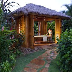 Salas de tratamiento para parejas, sauna y tina de hidromasaje