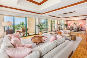 Hypo-allergenic bedding, in-room safe, blackout curtains