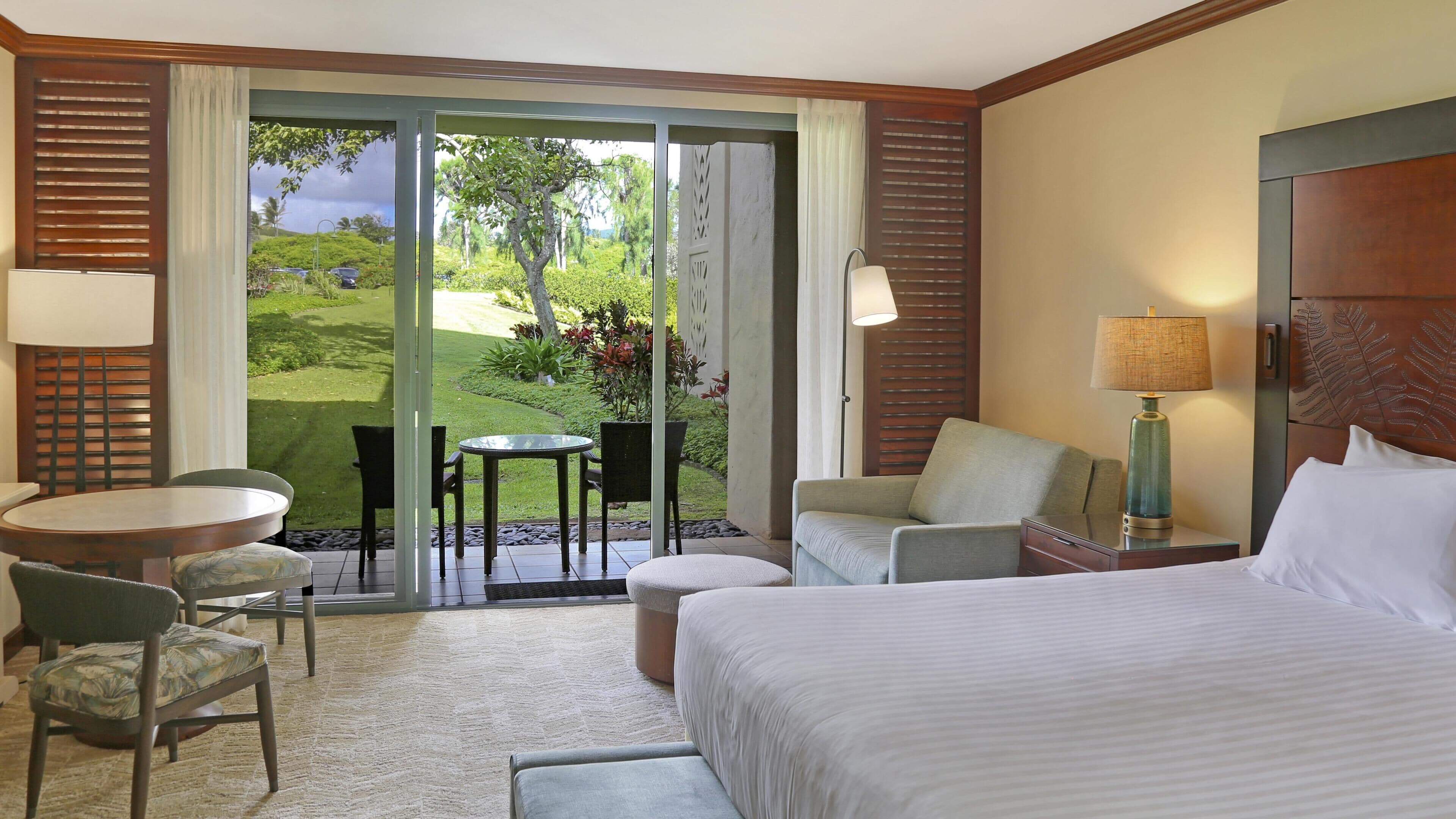 Hypo-allergenic bedding, in-room safe, blackout curtains