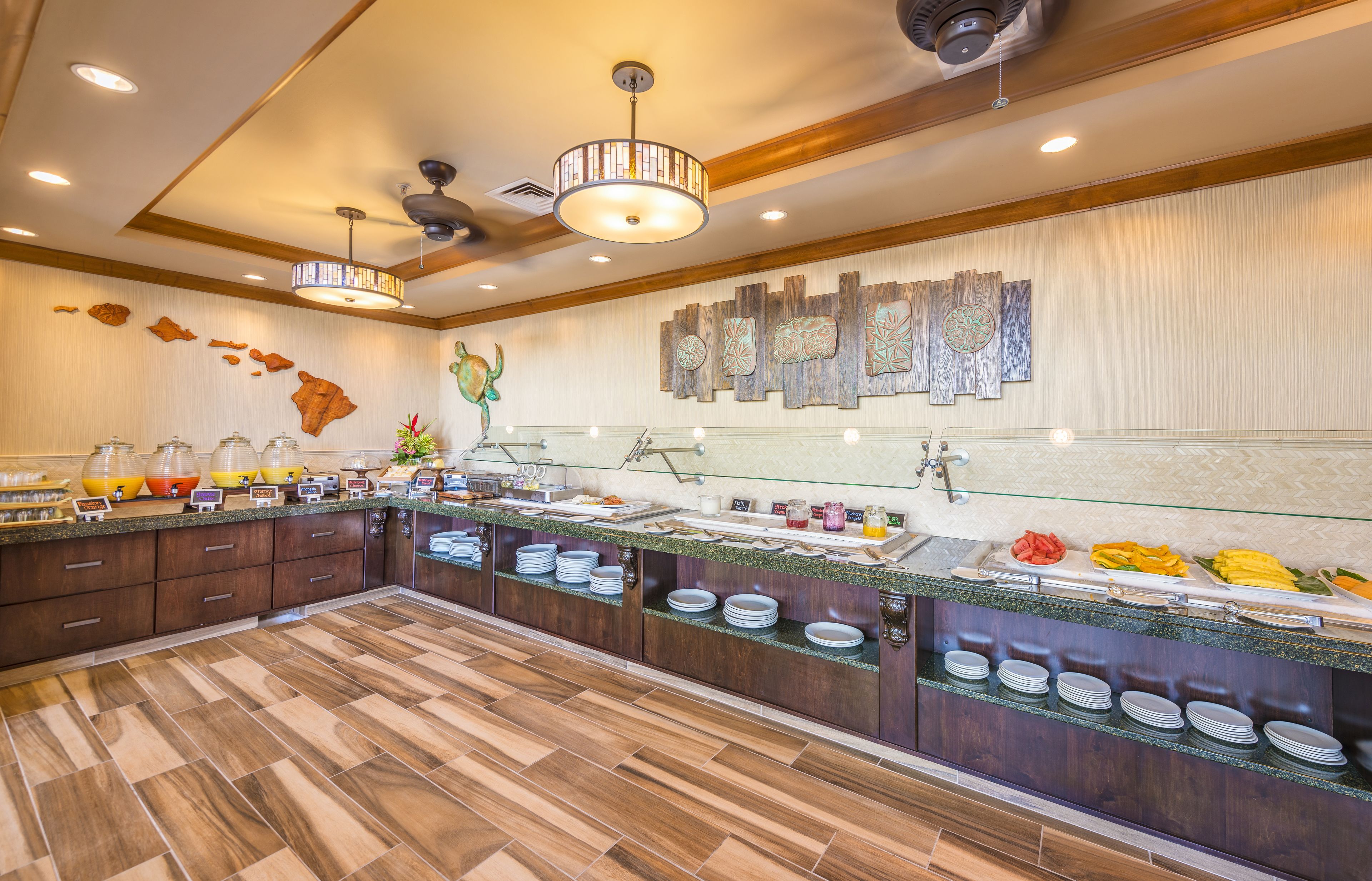 dinner served, hawaiian cuisine, beach views