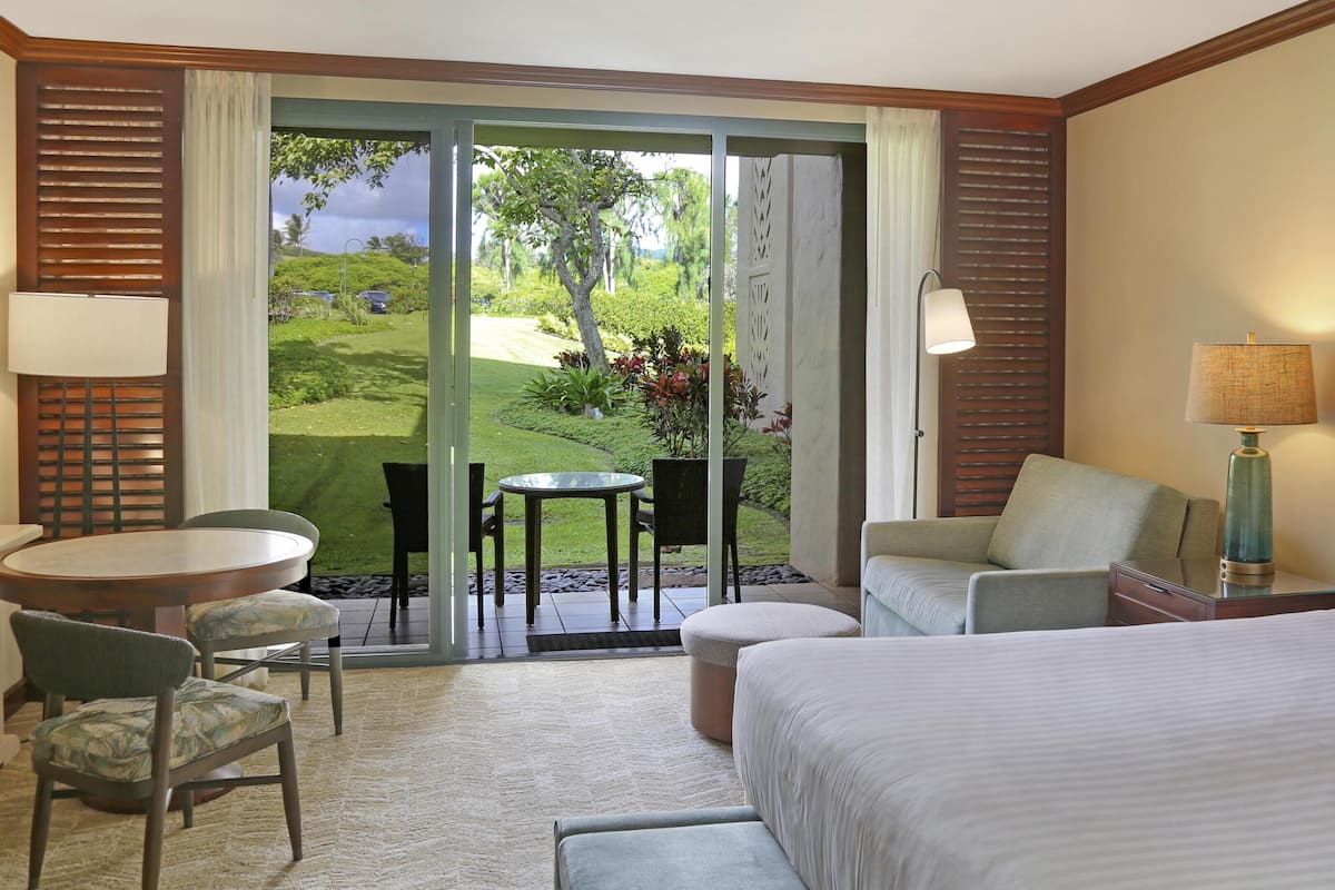 Hypo-allergenic bedding, in-room safe, blackout curtains