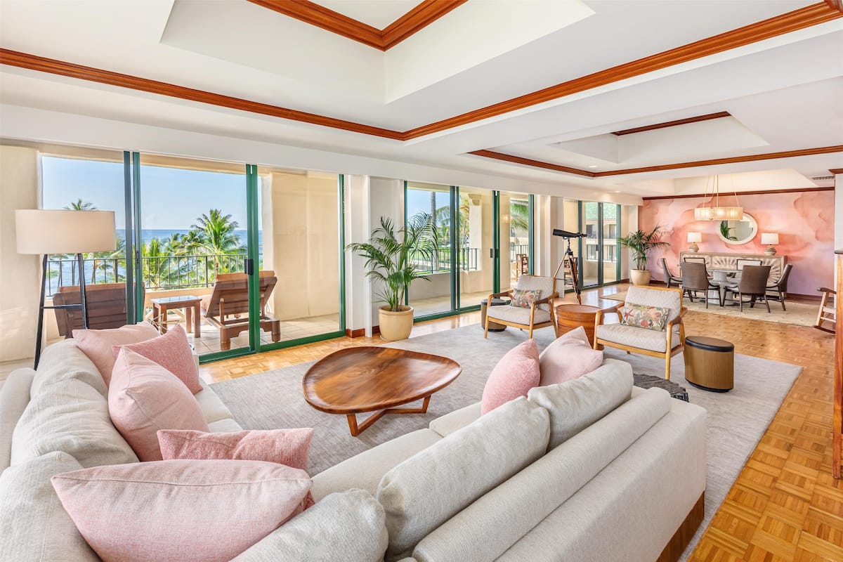 Suite presidencial, 1 cama de matrimonio grande, vistas al mar | 1 dormitorio, ropa de cama hipoalergénica, caja fuerte y cortinas opacas