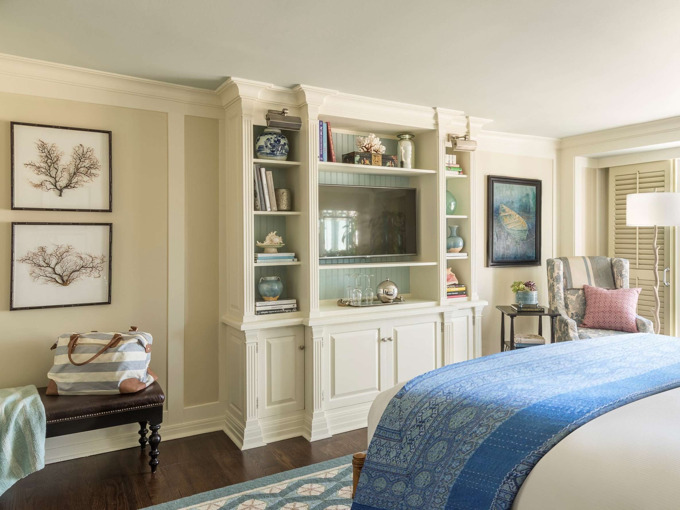 Sengetøy av topp kvalitet, senger med overmadrass og minibar