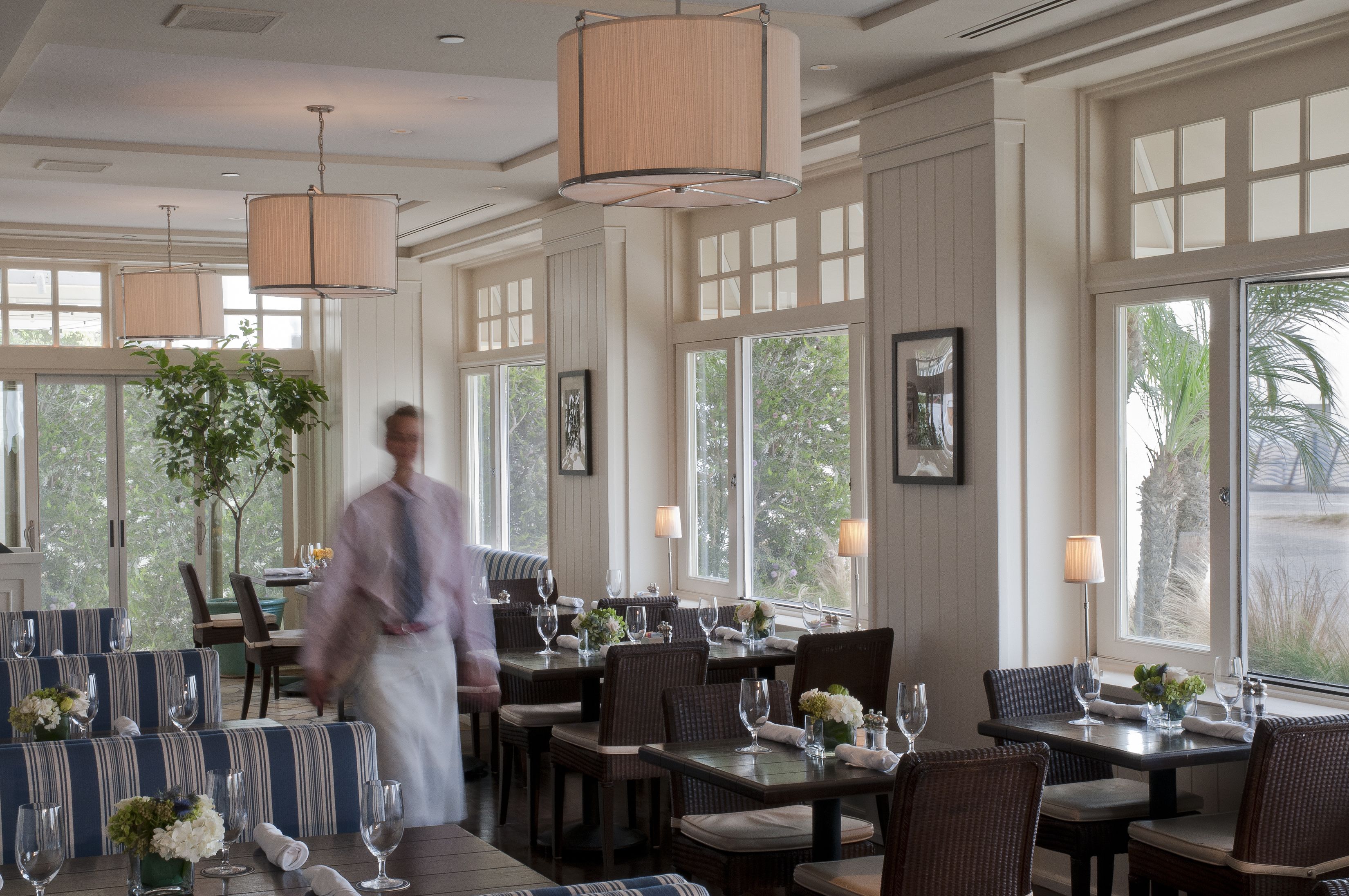 2 restaurants, breakfast, lunch, dinner served; american cuisine