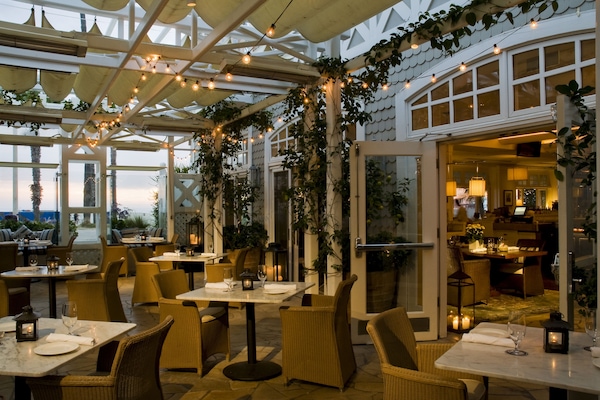 2 restaurants; breakfast, lunch, dinner, and brunch served