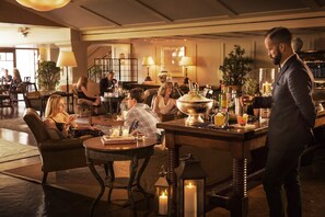 2 restaurants, breakfast, lunch, dinner served; American cuisine