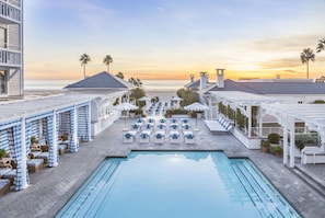 Piscine extérieure, tentes de plage, parasols de plage