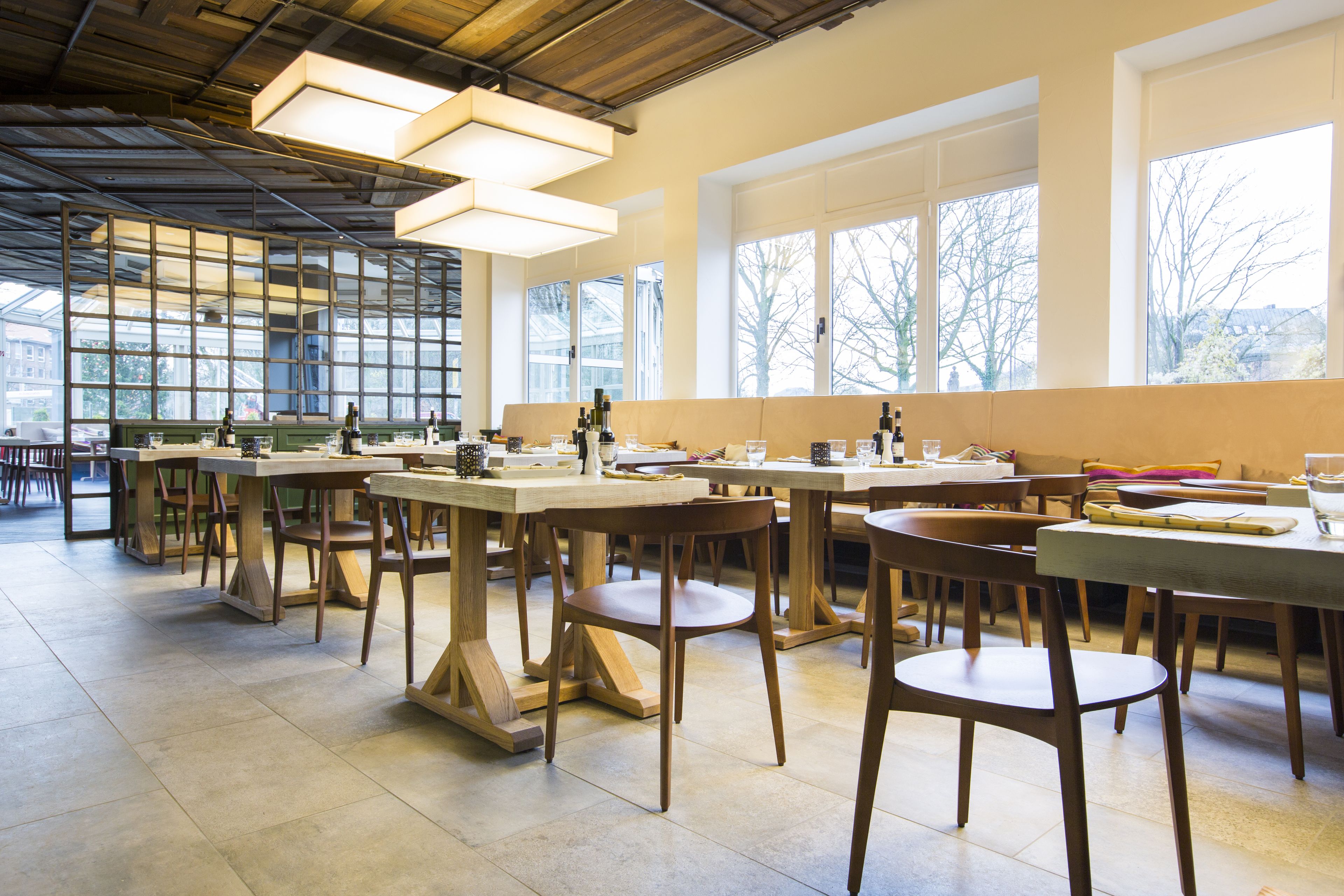 Petit déjeuner complet (25 EUR par personne)