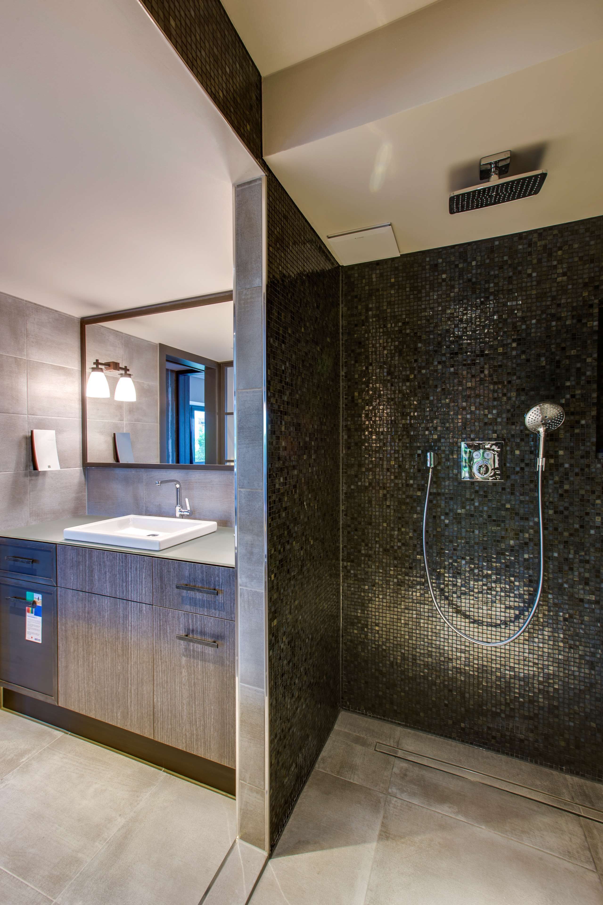 superior room | bathroom shower