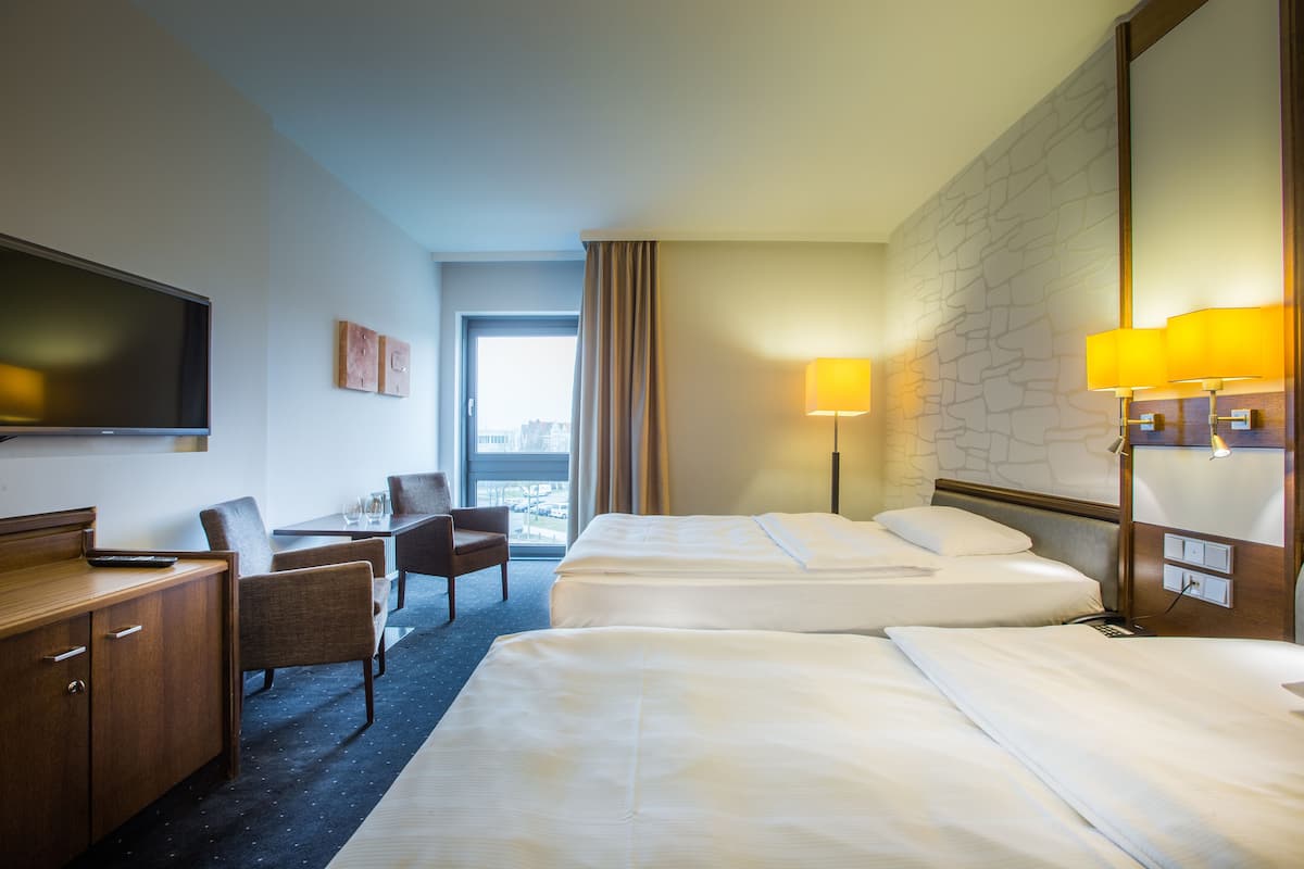 Hypo-allergenic bedding, in-room safe, blackout drapes