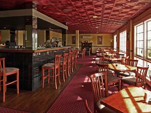 Bar (on property) - ibis Styles Albany (Orana)