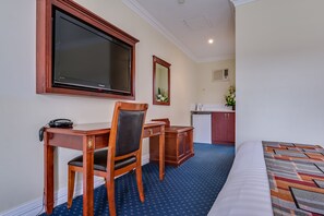 Deluxe Room | Desk, blackout drapes, soundproofing, iron/ironing board