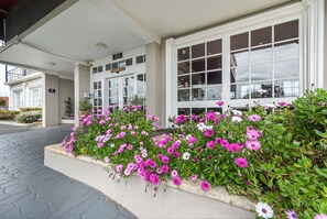 Property entrance - ibis Styles Albany (Orana)