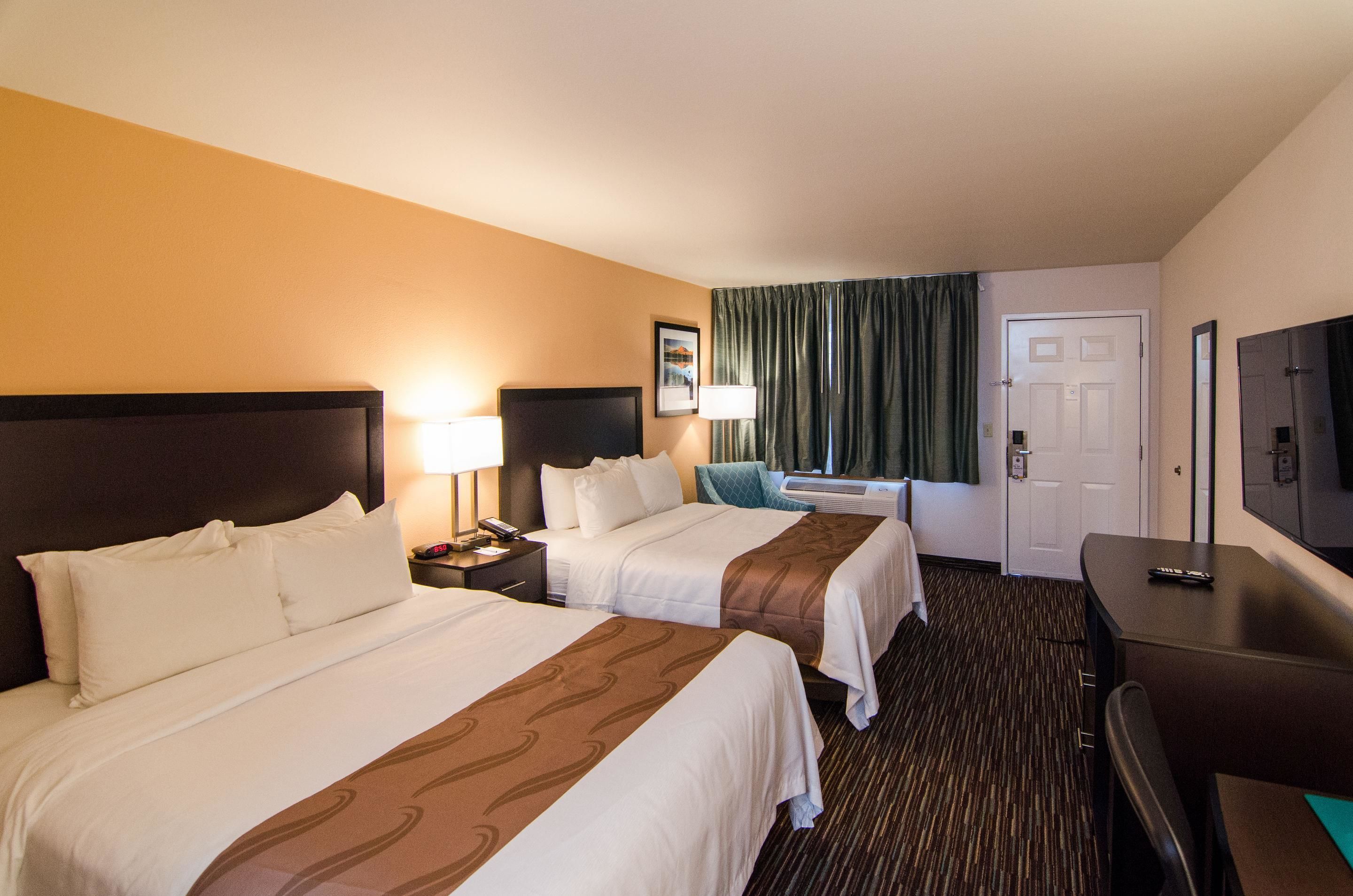 Premium bedding, desk, iron/ironing board, travel crib