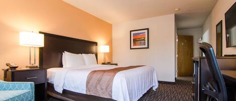 Premium bedding, desk, iron/ironing board, travel crib